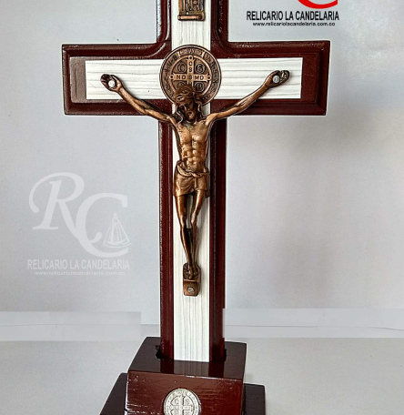 Cristo con la Medalla de San Benito