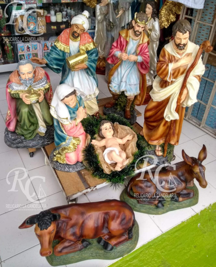 Pesebre 70 cm  x 8 figuras 